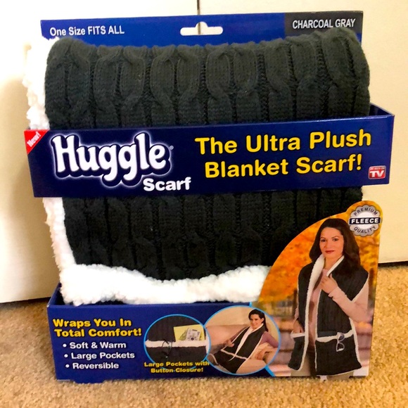 Huggle Scarf - Picture 1 of 3